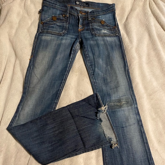 Rock & Republic Destruction Bootcut Jeans - Picture 3 of 6
